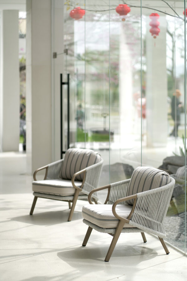 Looku Single-Seater Sofa - Retro Grey Wood Grain, Outdoor Teslin Webbing with Sunbrella Stripe Waterproof Cushions N2406S